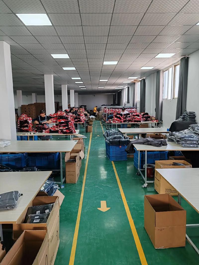 带你走进服装厂 小时工包装岗位与服装服饰零售行业
