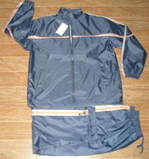 福州荣登贸易 打造雪克套网布男套装为核心的服饰批发零售新模式